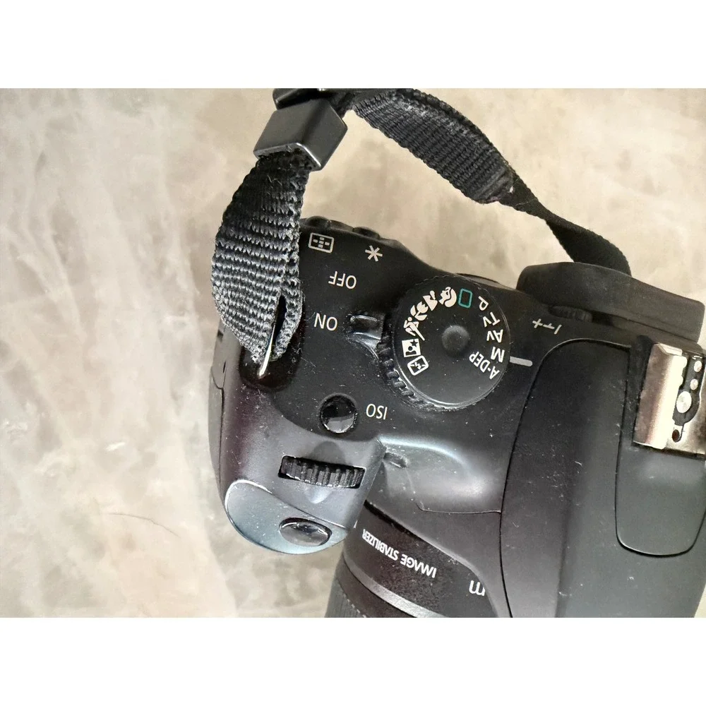 Canon EOS Rebel XS Digital SLR‎ Camera  18-55mm Not Tested for Parts No Charger